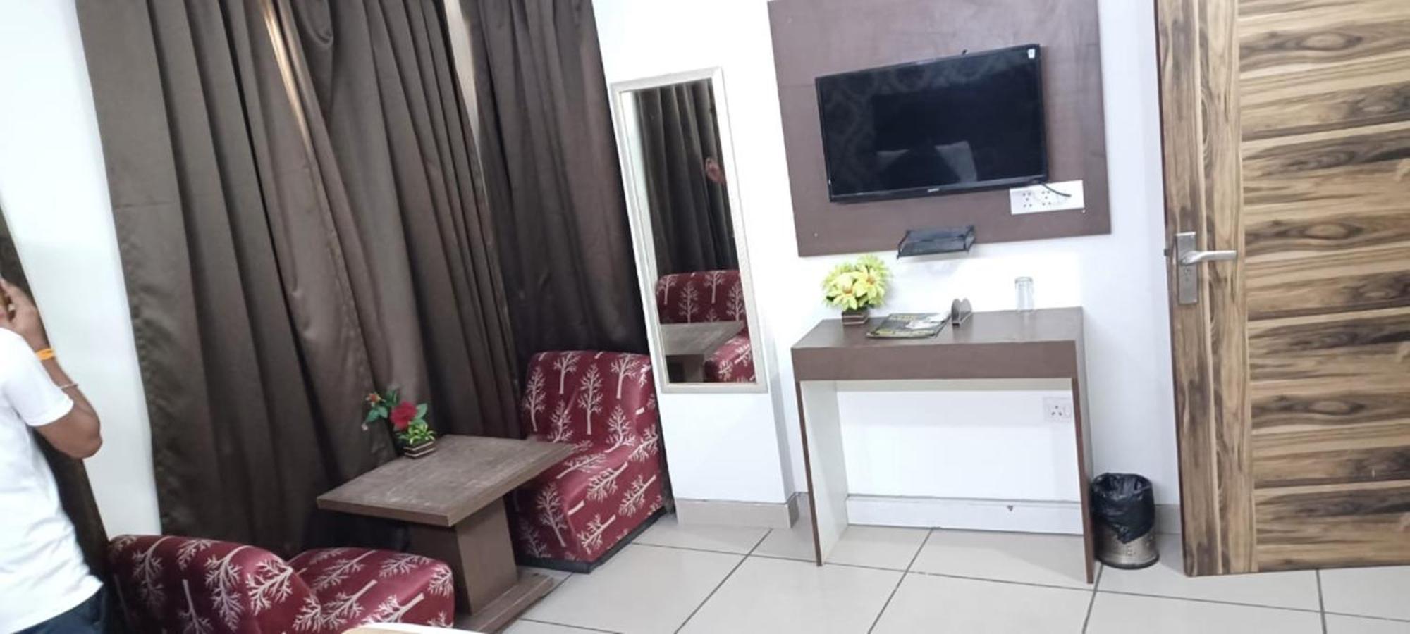 Hotel Aerocity Golden Close To New Delhi Airport Exterior foto