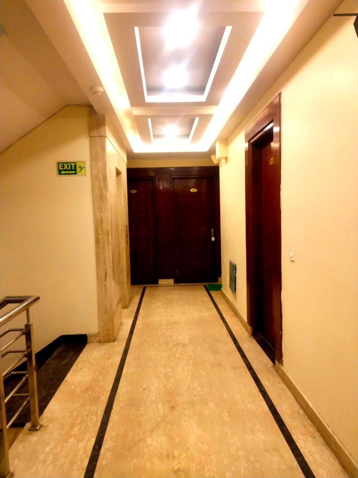 Hotel Aerocity Golden Close To New Delhi Airport Exterior foto
